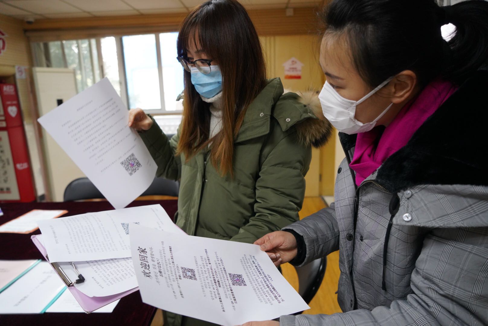 多語種防疫服務到位，陸家嘴街道的外國人不再為外賣發愁